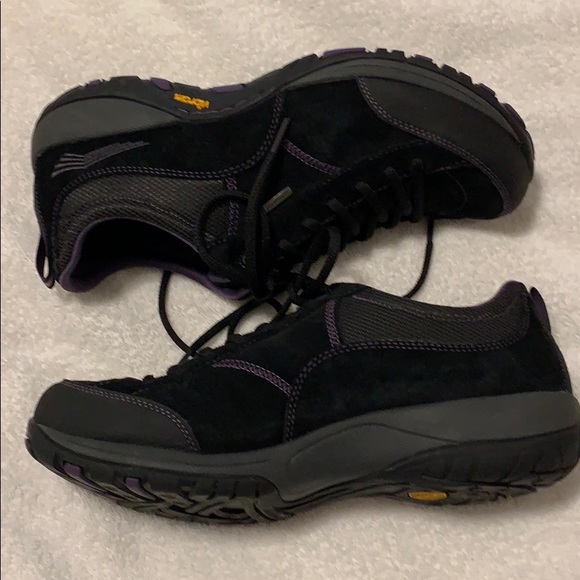 dansko vibram shoes